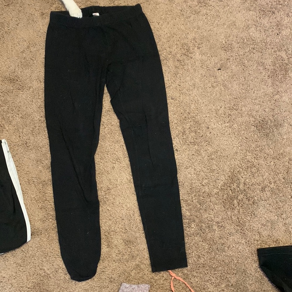 Black leggings plain